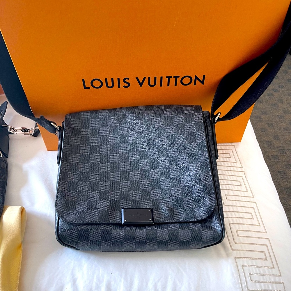 Men’s Louis Vuitton messenger bag